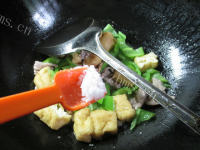 美味里脊肉尖椒炒油豆腐的做法图解八