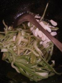 下饭菜青椒炒肉做法图解4)