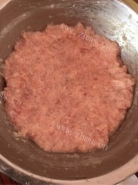 美味的松茸木耳肉饼汤做法图解1)