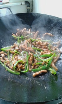 色香味俱全的青椒肉丝做法图解4)