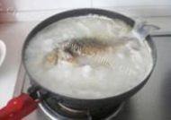滋补的鲫鱼豆腐汤做法图解6)