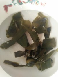 美味的豆腐海带汤做法图解2)