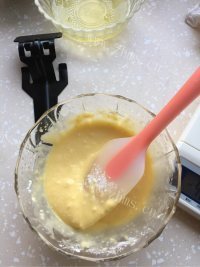 自制虎皮蛋糕卷做法图解8)