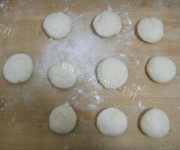 美味的香菇猪肉柳叶包做法图解4)