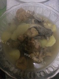 营养丰富的鸡腿炖蘑菇