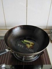 酱肘子做法图解1)