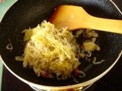 家常菜肉丝炒酸菜粉做法图解6)