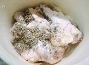 好吃不腻的香草烤鸭翅根做法图解2)