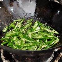 青椒腐竹做法图解3)