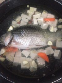 香飘十里的鲫鱼豆腐汤做法图解5)
