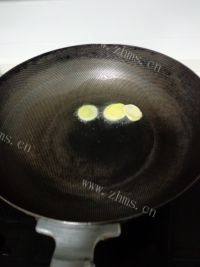 「美味可口」土豆烧排骨做法图解3)
