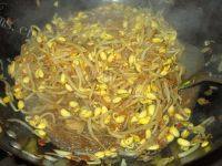 家常菜黄豆芽炒粉丝做法图解9)