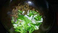 家常菜蒜苗肉丝做法图解9)