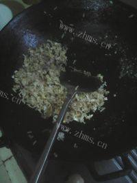 美味的酱油炒饭做法图解4)