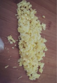 酸辣美味的野山椒蒸鱼头做法图解4)