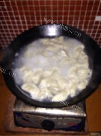 美味的莲藕猪肉饺子做法图解5)