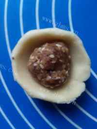 美味的红豆花生玫瑰酥饼做法图解18)