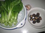 家庭版香菇炒青菜做法图解1)