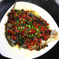 美味的剁椒豆豉蒸鱼头做法图解13)