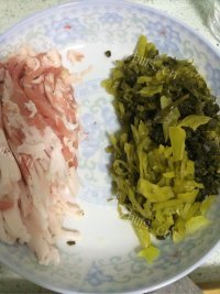 可口酸菜米线做法图解4)