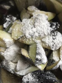 营养丰富的炸茄子做法图解2)