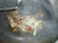 腊肉炒白菜做法图解6)