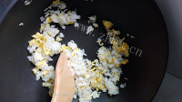 简易蛋炒饭做法图解3)