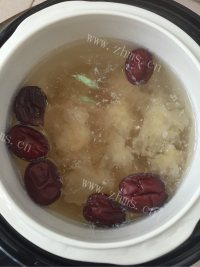 清香的电炖盅银耳莲子糖水做法图解10)
