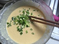诱人的榆钱鸡蛋饼做法图解4)