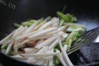 香气逼人的素三丝做法图解5)