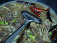 「美味可口」牛肉炖萝卜做法图解5)