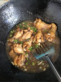 美味的红烧鸡翅根做法图解8)