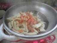 河虾炒脆豆腐做法图解7)