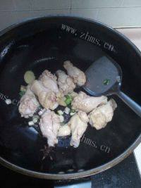 家常菜鸡腿炖土豆做法图解4)