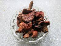 美味的红菇鸡汤做法图解5)