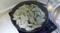 自己做的韭菜猪肉水饺做法图解5)