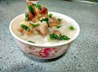 美味的咸猪骨粥
