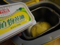 诱人的毛毛虫面包做法图解8)