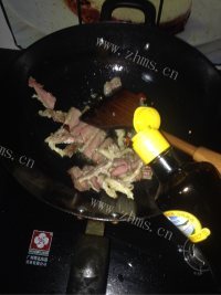 家常菜回锅牛肉做法图解6)