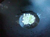 秘制虾酱炒豆腐做法图解4)