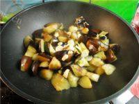 里脊肉烧茄子做法图解6)