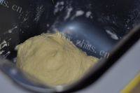 诱人的蜜豆吐司做法图解2)