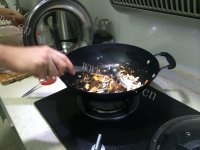 家常菜芹菜炒肉做法图解4)