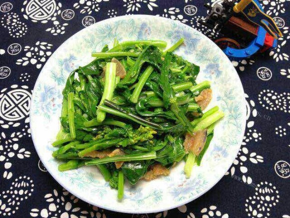 清脆爽口的清炒菜苔