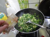 可口的韭菜鸡蛋水晶饺做法图解15)