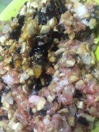 好吃的香菇木耳肉汤圆做法图解2)