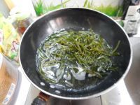 满口清香的凉拌海带丝做法图解4)