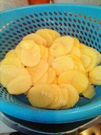 家常菜孜然土豆片做法图解4)