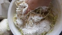 美味的小瓜软饼做法图解8)