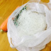 美味的胡萝卜炒粉丝做法图解1)